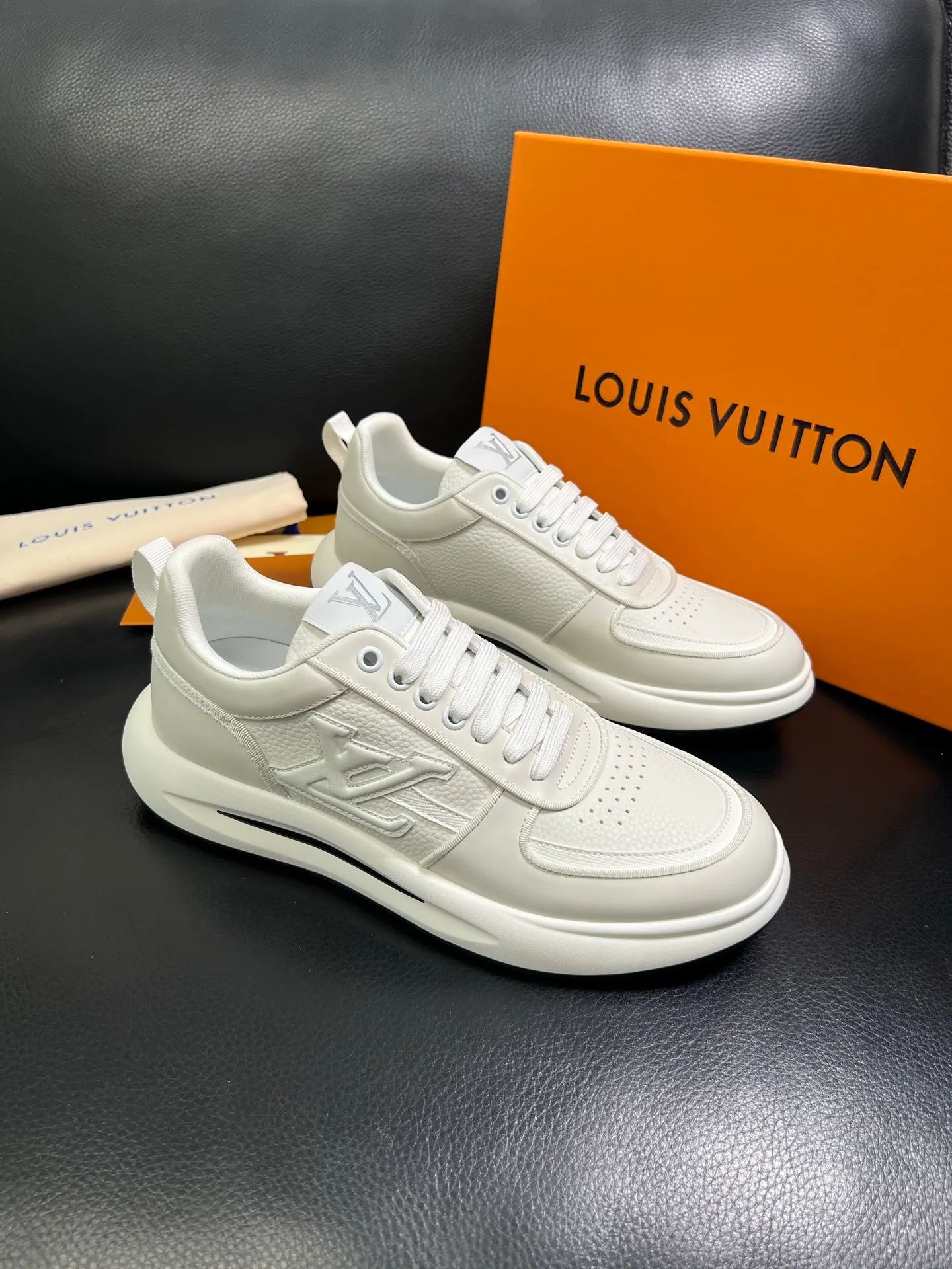 Men's shoes💰800 Lv 🔍Top purchasing agent🇮🇹 Louis Vuitton, the sports sneaker counter is synchronized, the uppers are imported from Italy, high-quality splicing colorful and complex crafts, the imported mesh padding is soft and comfortable, soles: original soles specially provided by the original factory, T men's men's shoes 💰U exclusive movable molded soles are super comfortable, original factory and single goods, 🔍🔍high quality, you can enter and exit the counter at will, welcome to compare, code number 38-44 (customized 45) 85871